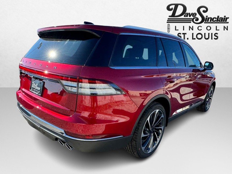 Lincoln Aviator Vehicle Full-screen Gallery Image 05