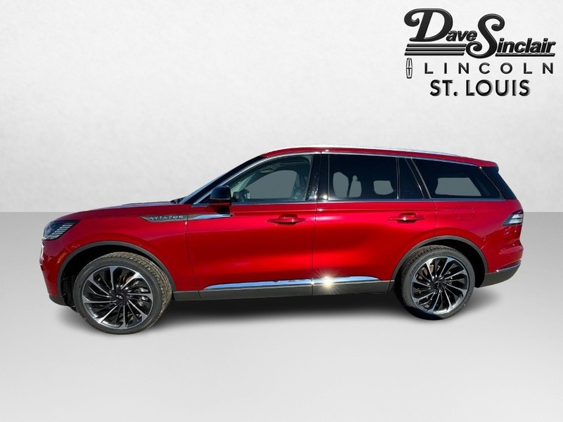 Lincoln Aviator Vehicle Full-screen Gallery Image 09