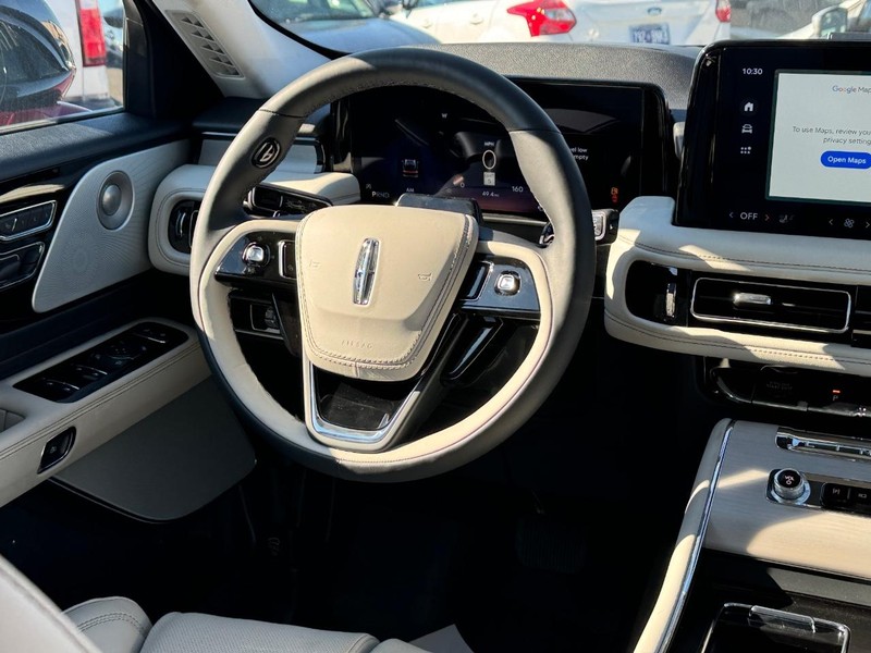 Lincoln Aviator Vehicle Full-screen Gallery Image 17