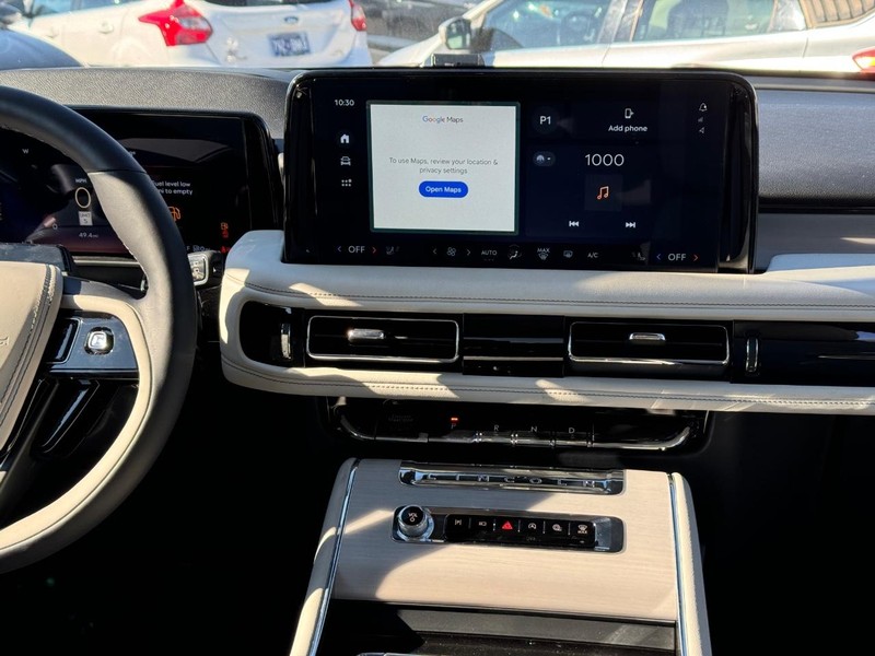 Lincoln Aviator Vehicle Full-screen Gallery Image 18