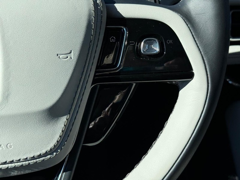 Lincoln Aviator Vehicle Full-screen Gallery Image 25