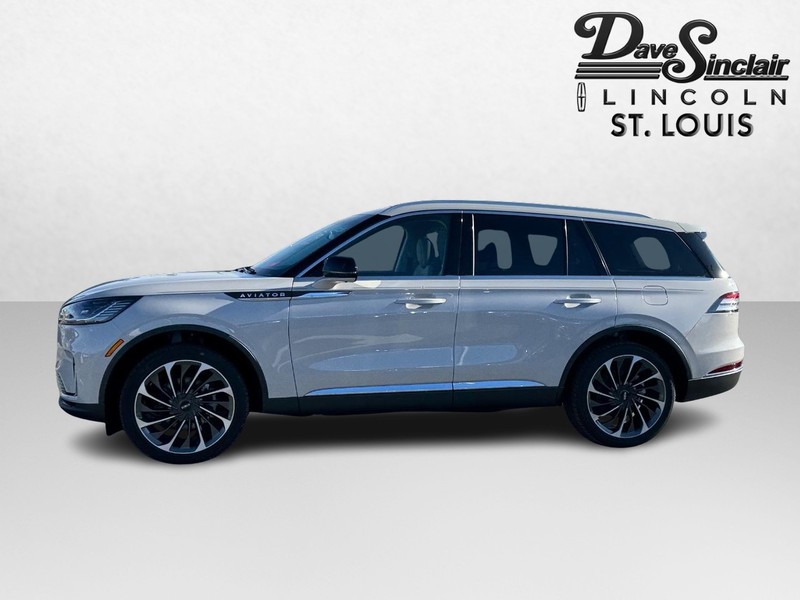Lincoln Aviator Vehicle Full-screen Gallery Image 02