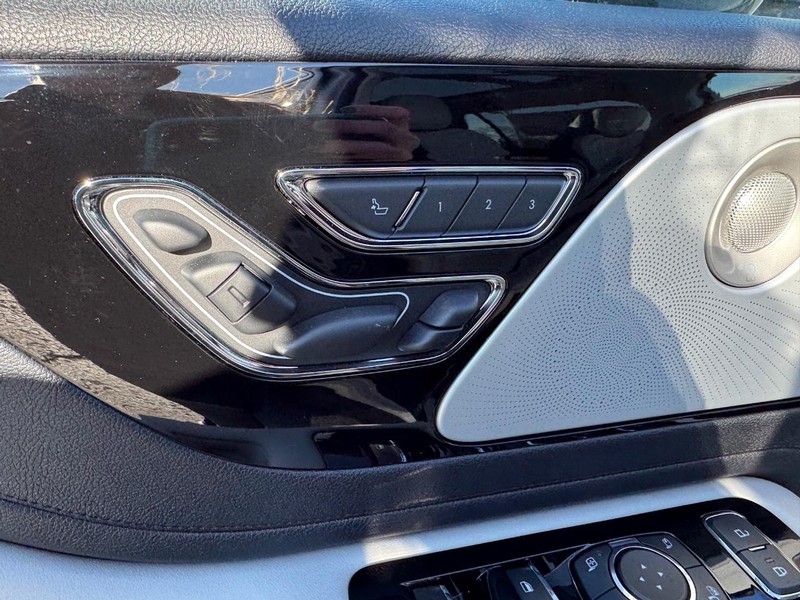 Lincoln Aviator Vehicle Full-screen Gallery Image 17
