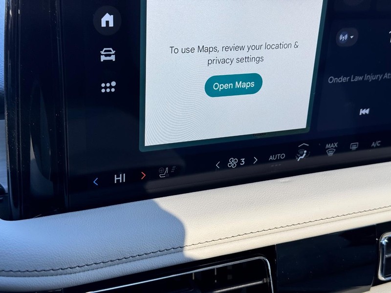 Lincoln Aviator Vehicle Full-screen Gallery Image 21