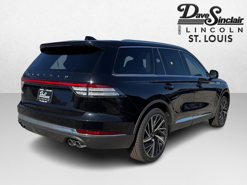 Lincoln Aviator Vehicle Full-screen Gallery Image 05