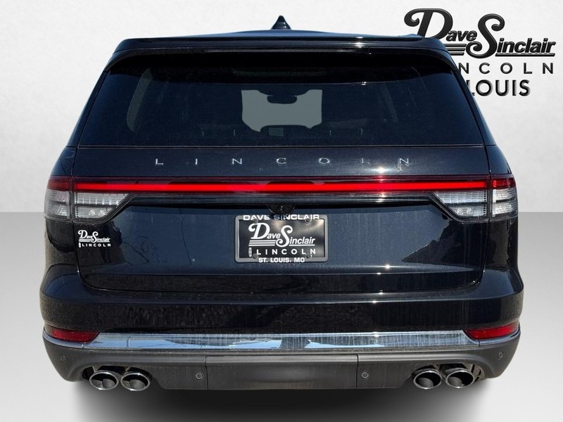 Lincoln Aviator Vehicle Full-screen Gallery Image 06