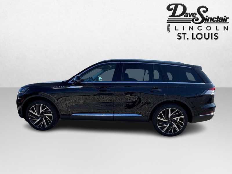 Lincoln Aviator Vehicle Full-screen Gallery Image 09