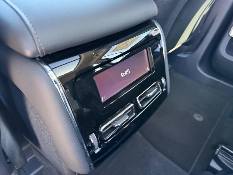Lincoln Aviator Vehicle Full-screen Gallery Image 15