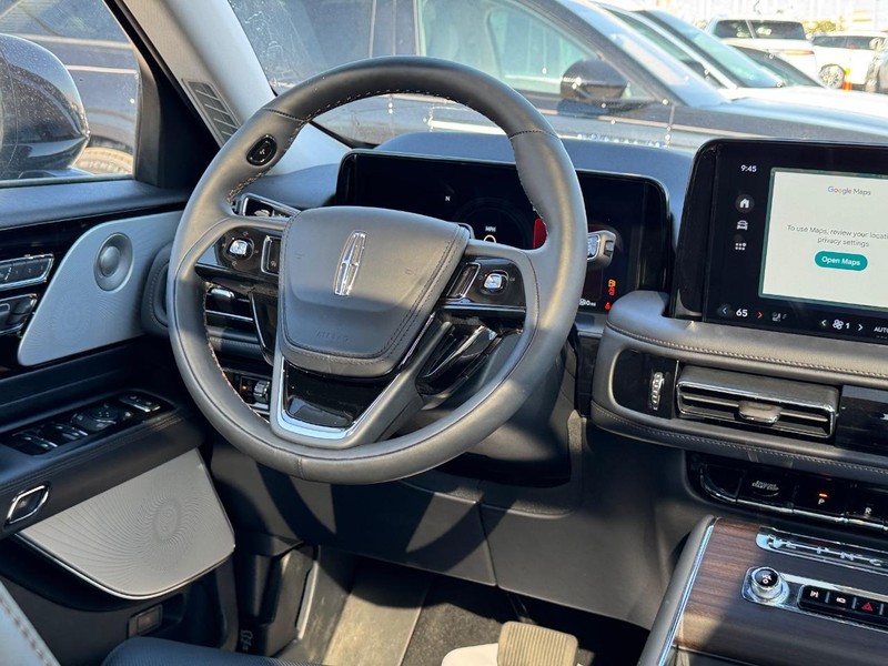 Lincoln Aviator Vehicle Full-screen Gallery Image 18