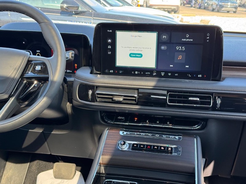 Lincoln Aviator Vehicle Full-screen Gallery Image 19