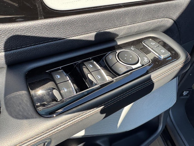 Lincoln Aviator Vehicle Full-screen Gallery Image 22