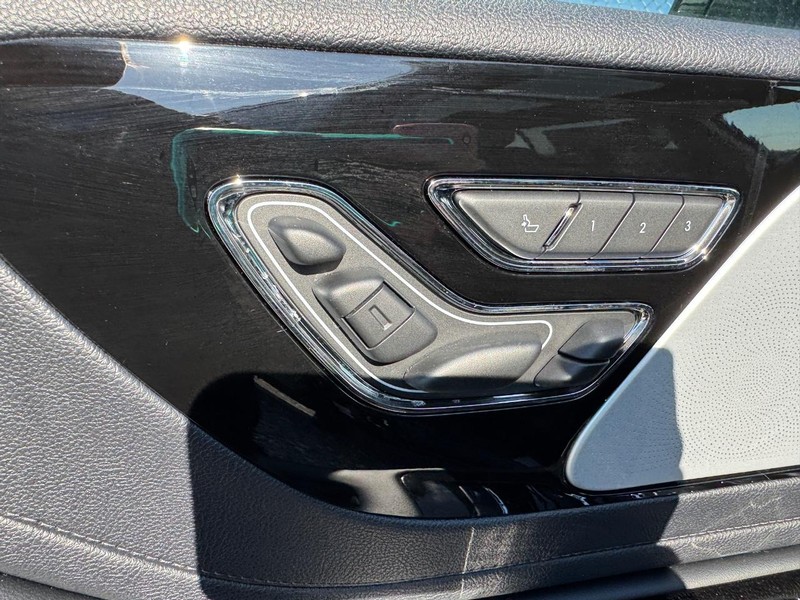 Lincoln Aviator Vehicle Full-screen Gallery Image 23