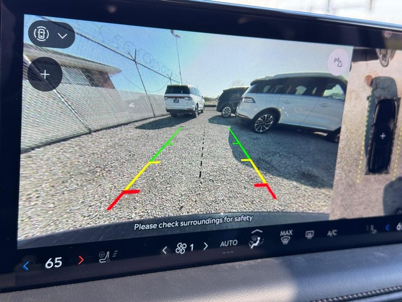 Lincoln Aviator Vehicle Full-screen Gallery Image 28