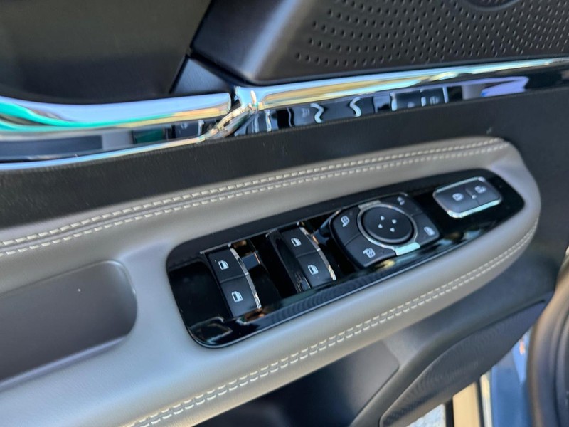 Lincoln Corsair Vehicle Full-screen Gallery Image 19