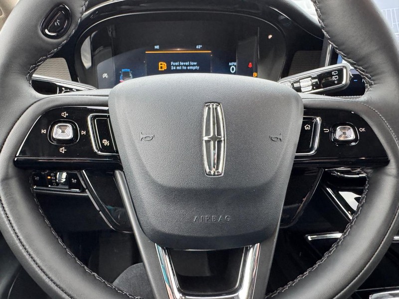 Lincoln Corsair Vehicle Full-screen Gallery Image 19