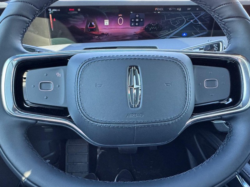 Lincoln Nautilus Vehicle Full-screen Gallery Image 21