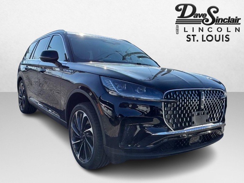 Lincoln Aviator Vehicle Full-screen Gallery Image 03
