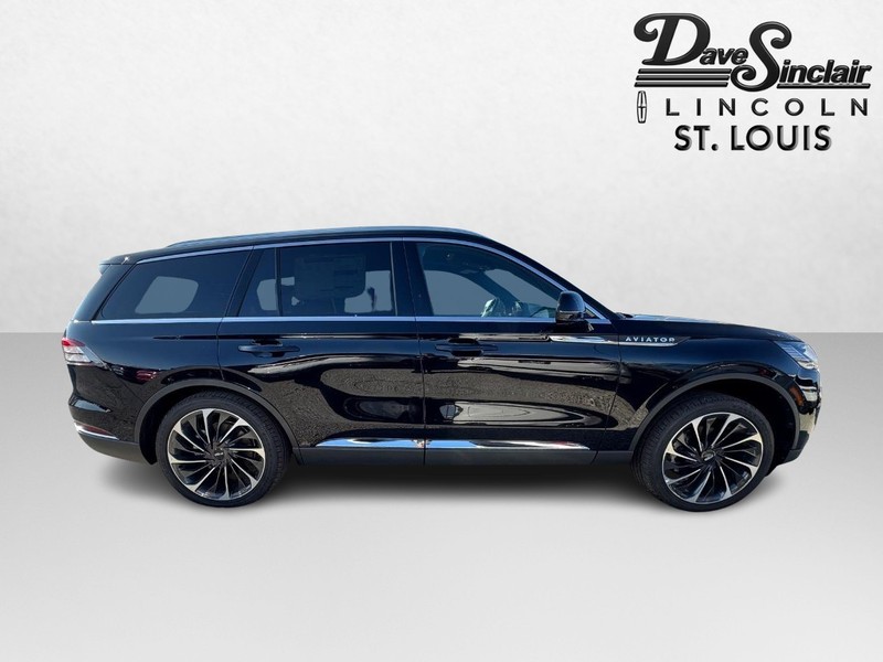 Lincoln Aviator Vehicle Full-screen Gallery Image 04