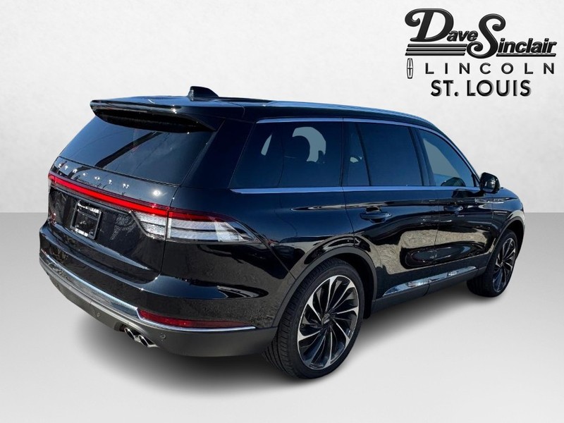 Lincoln Aviator Vehicle Full-screen Gallery Image 05
