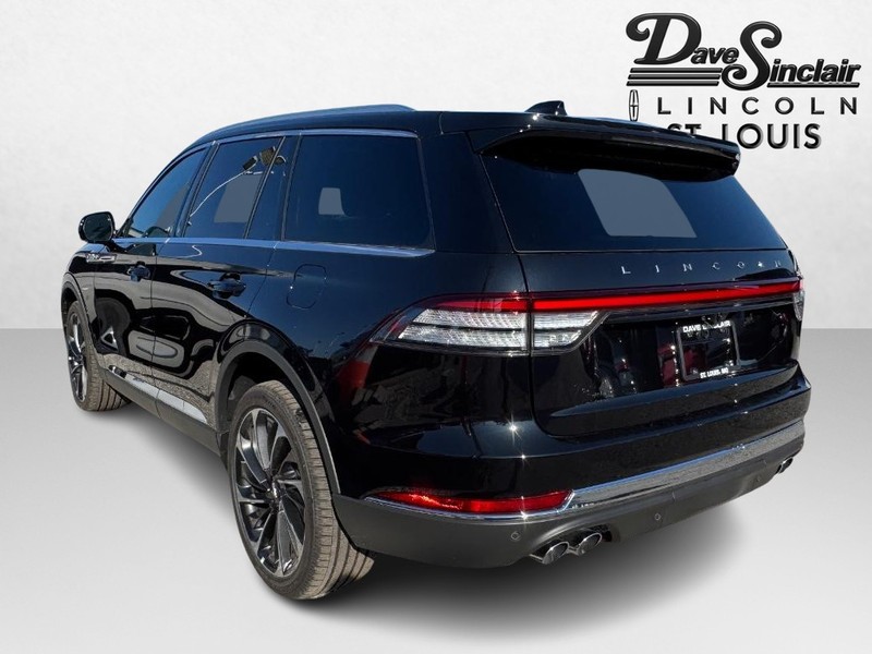 Lincoln Aviator Vehicle Full-screen Gallery Image 07