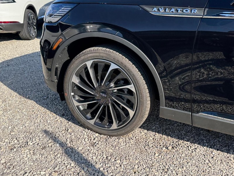 Lincoln Aviator Vehicle Full-screen Gallery Image 10