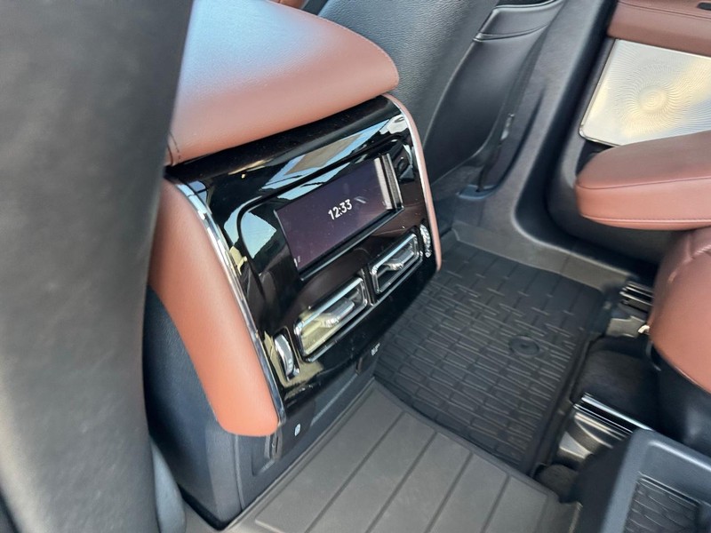 Lincoln Aviator Vehicle Full-screen Gallery Image 13