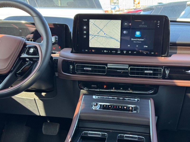 Lincoln Aviator Vehicle Full-screen Gallery Image 17