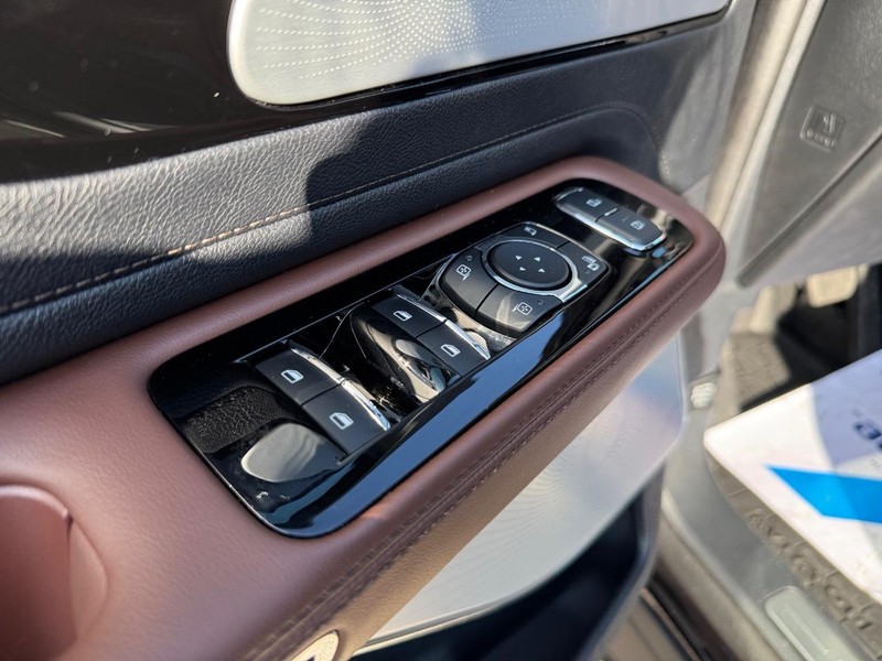 Lincoln Aviator Vehicle Full-screen Gallery Image 21