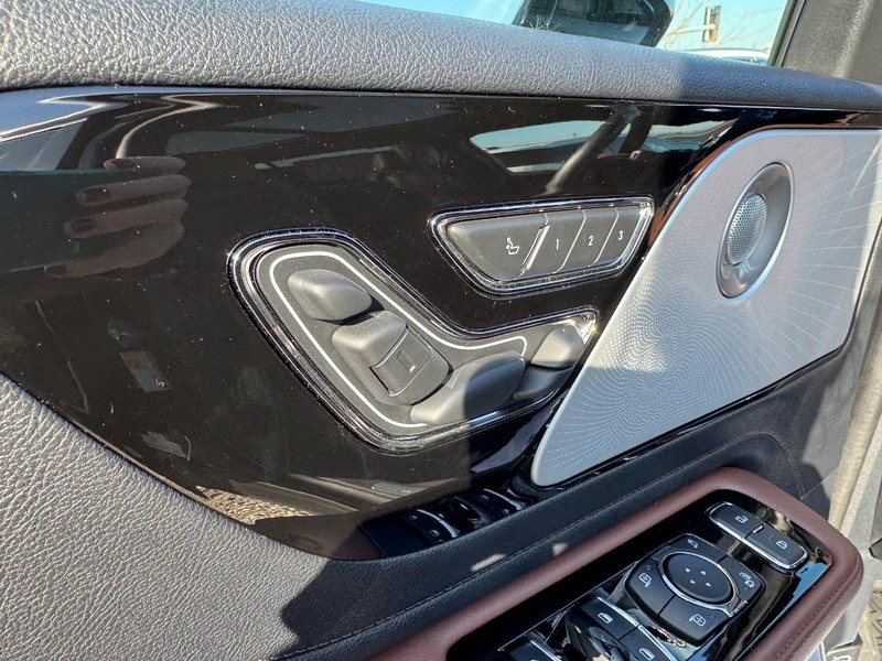 Lincoln Aviator Vehicle Full-screen Gallery Image 22