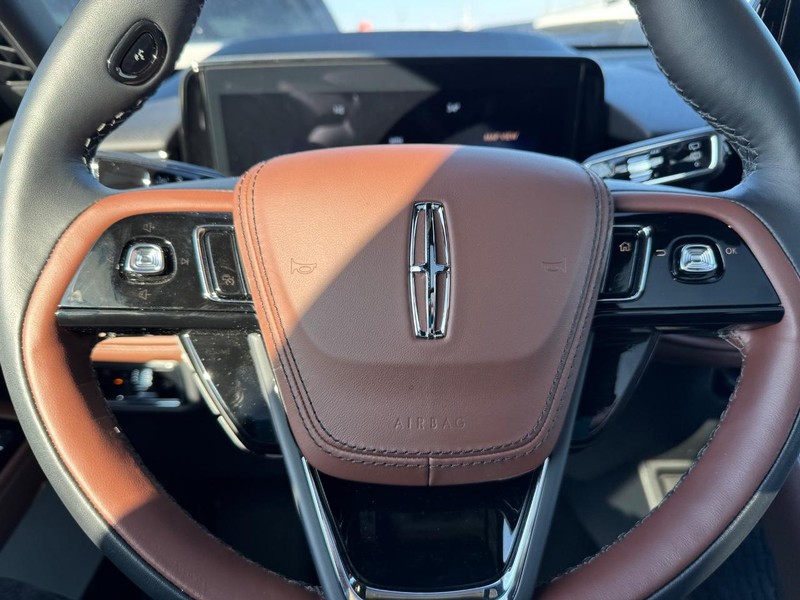 Lincoln Aviator Vehicle Full-screen Gallery Image 23