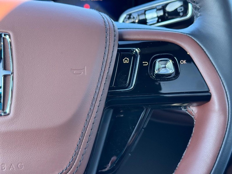 Lincoln Aviator Vehicle Full-screen Gallery Image 25
