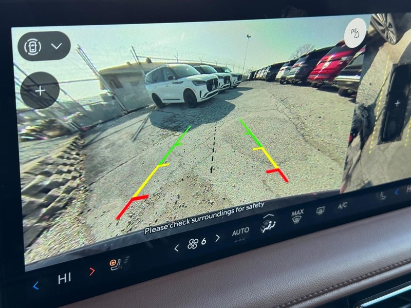 Lincoln Aviator Vehicle Full-screen Gallery Image 28