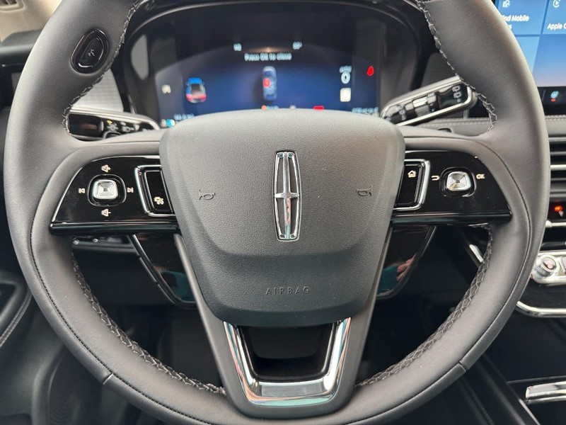 Lincoln Corsair Vehicle Full-screen Gallery Image 20