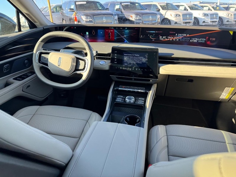 Lincoln Nautilus Vehicle Full-screen Gallery Image 14