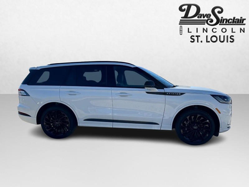 Lincoln Aviator Vehicle Full-screen Gallery Image 04