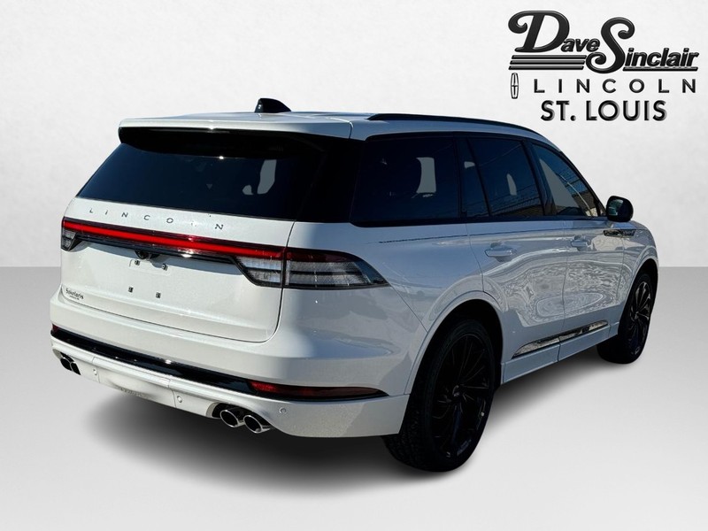 Lincoln Aviator Vehicle Full-screen Gallery Image 05