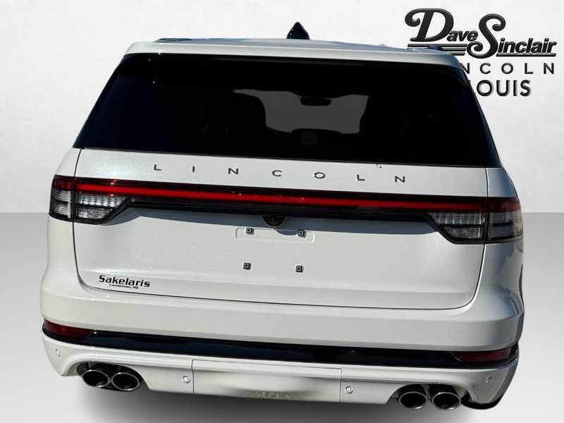 Lincoln Aviator Vehicle Full-screen Gallery Image 06