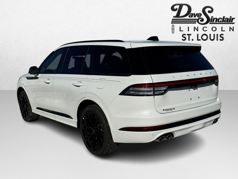 Lincoln Aviator Vehicle Full-screen Gallery Image 07