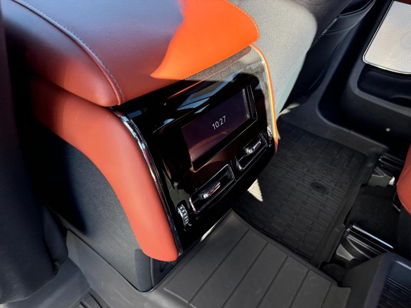 Lincoln Aviator Vehicle Full-screen Gallery Image 13