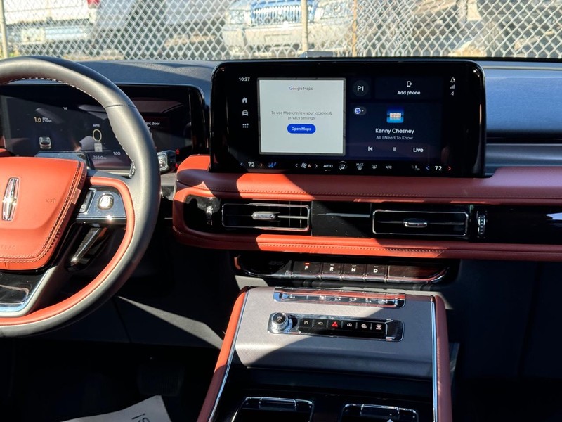 Lincoln Aviator Vehicle Full-screen Gallery Image 18
