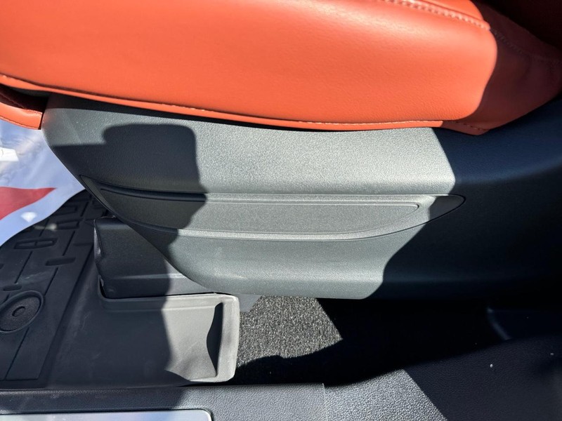 Lincoln Aviator Vehicle Full-screen Gallery Image 20
