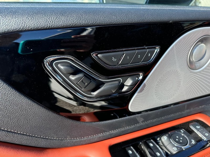 Lincoln Aviator Vehicle Full-screen Gallery Image 22