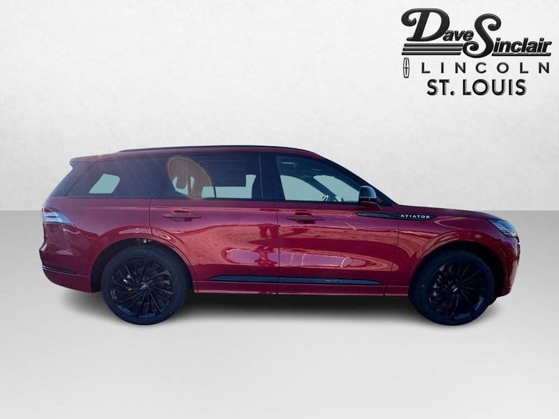 Lincoln Aviator Vehicle Full-screen Gallery Image 04