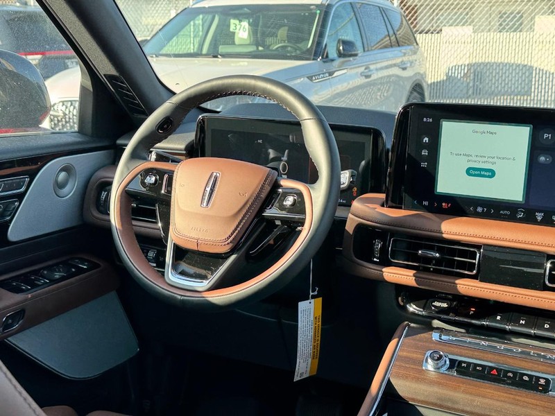 Lincoln Aviator Vehicle Full-screen Gallery Image 16