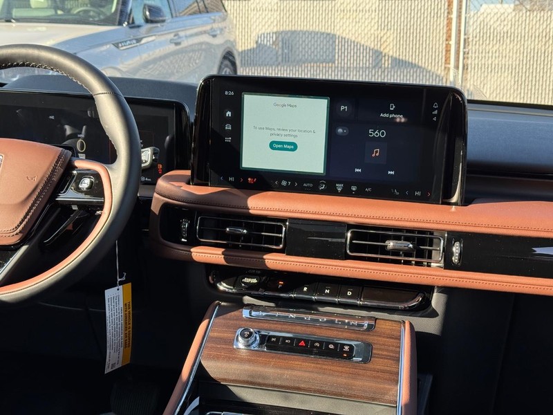 Lincoln Aviator Vehicle Full-screen Gallery Image 17