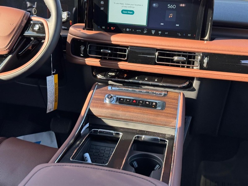 Lincoln Aviator Vehicle Full-screen Gallery Image 18