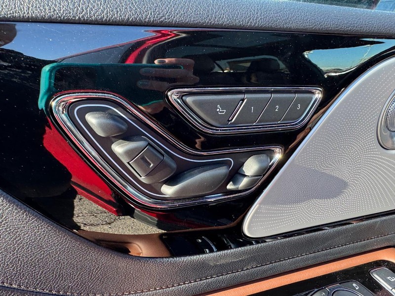 Lincoln Aviator Vehicle Full-screen Gallery Image 21