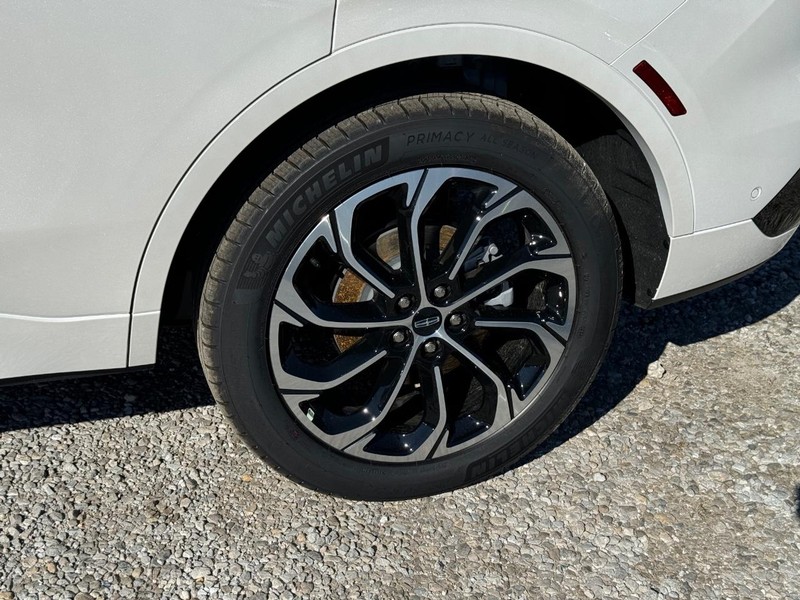 Lincoln Nautilus Vehicle Full-screen Gallery Image 10