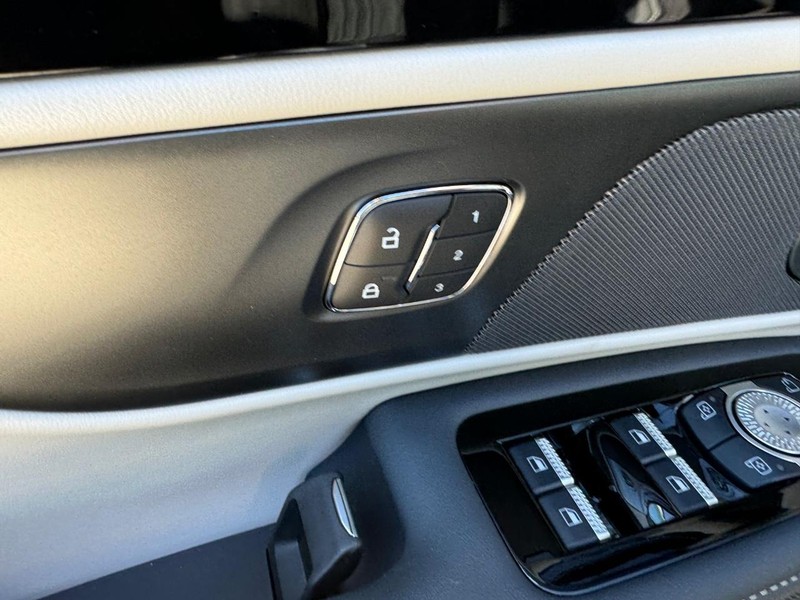 Lincoln Nautilus Vehicle Full-screen Gallery Image 20
