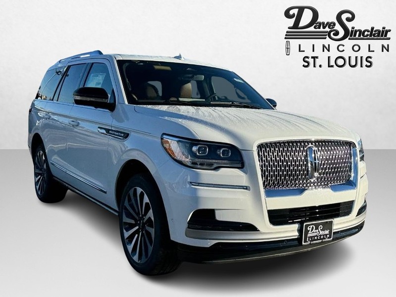 Lincoln Navigator Vehicle Full-screen Gallery Image 03